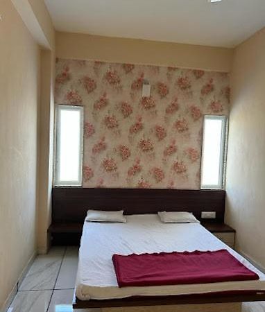 Swapnapurti Lodge, Akkalkot Akalkot Dış mekan fotoğraf